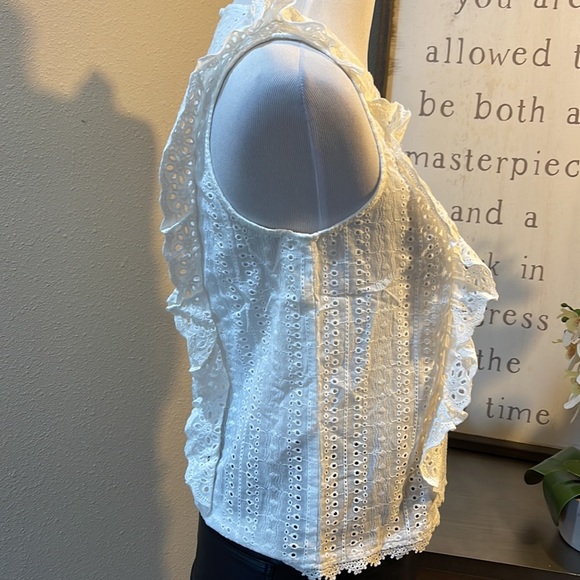 TRN short sleeve top.                  TRN7 - Picture 4 of 8